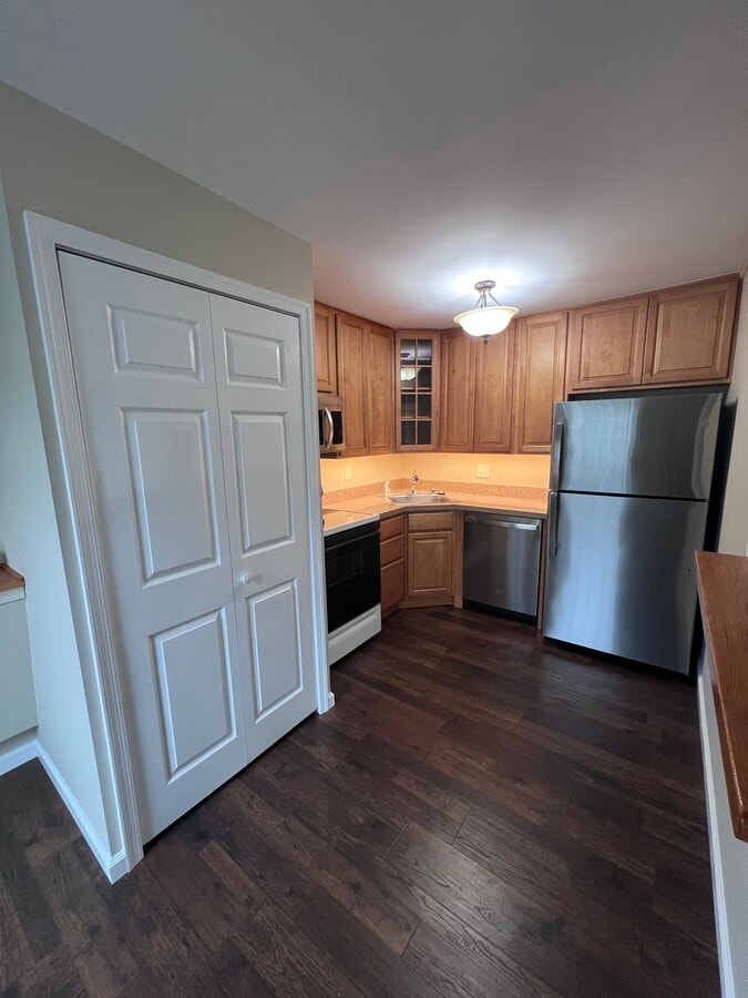Kitchen - 403 S Main Street Apartments Unit G102