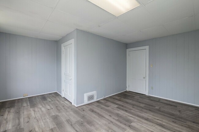 2409-2417 W. Clifton Ave