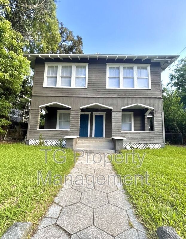 Photo - 2561 Rosselle St