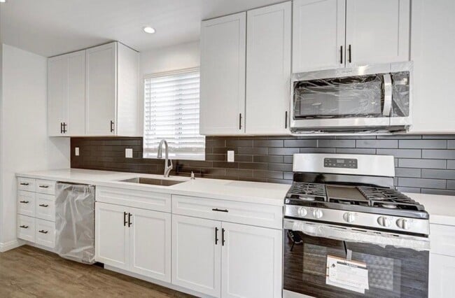 Photo - 6219 Glide Ave