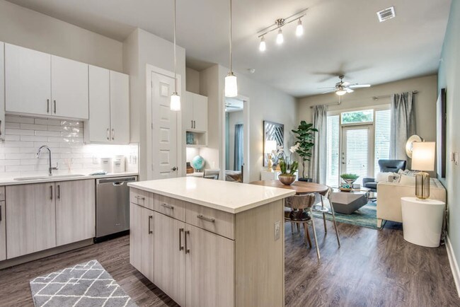 Aquí se ve el paquete de diseño esmerilado - Inwood Station Apartments