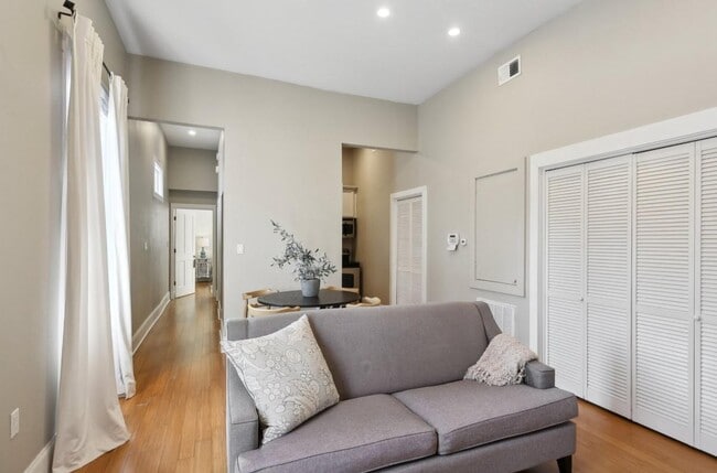 Photo - 1544 Camp St Unit 4