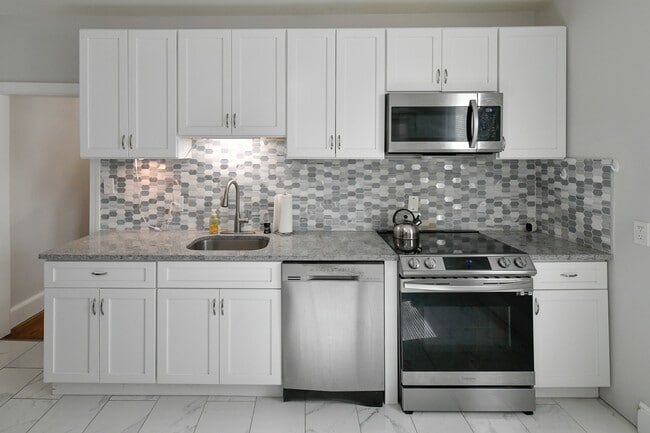 Kitchen 2 - 102 W 30th St Unit 1