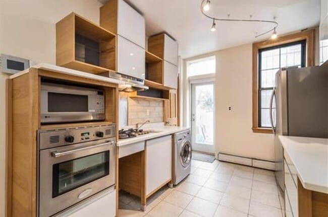 Building Photo - 314 6th St Unit G