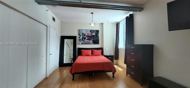 Building Photo - 690 SW 1st Ct Unit 1121