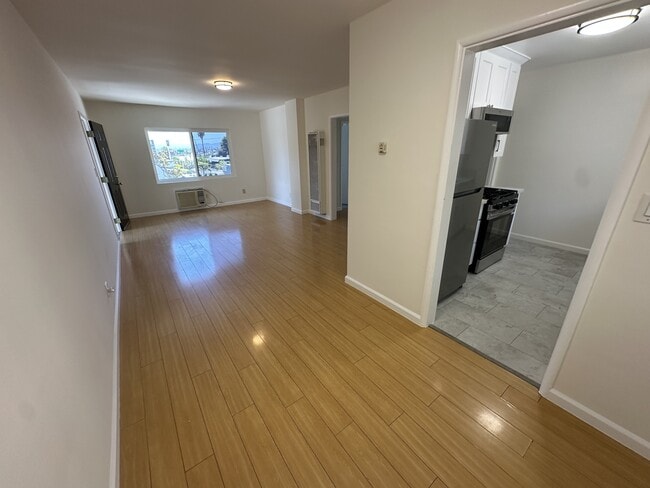 Photo - 223 E Burbank Blvd Unit 202