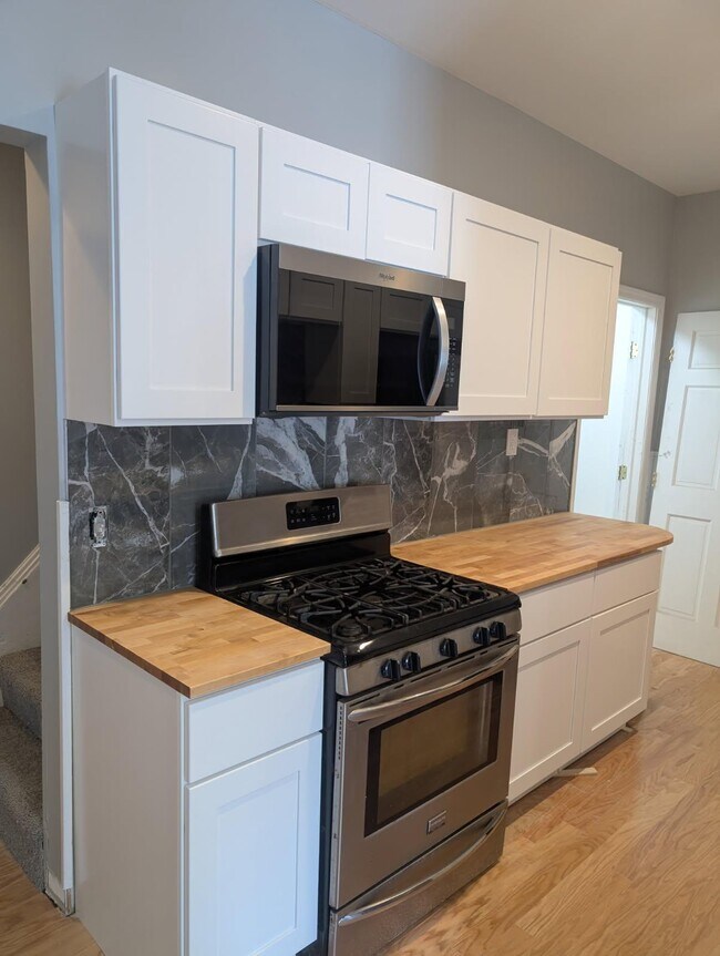 kitchen - 3203 Parkview Ave