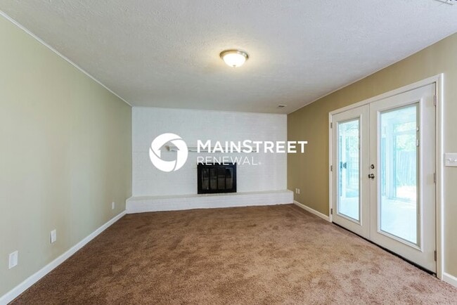 4 Bedroom Pet-Friendly Home in Louisville, KY with Main Street Renewal