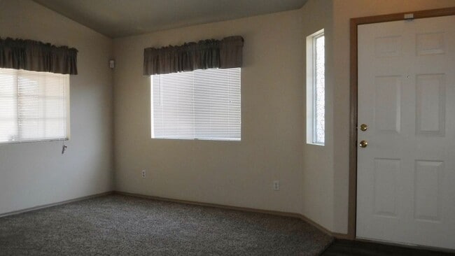 Photo - 3 Bedroom Home Near Unser and McMahon NW