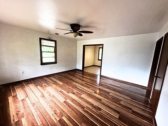 Photo - 103 Alexander Dr