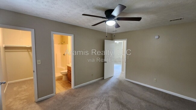 Photo - 1050 Greendale Ln