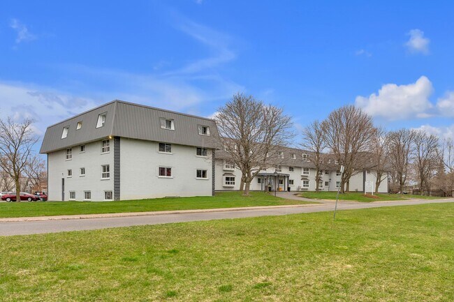 Photo - Frontenac Arms