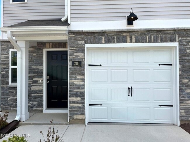 201 Maddox Dr