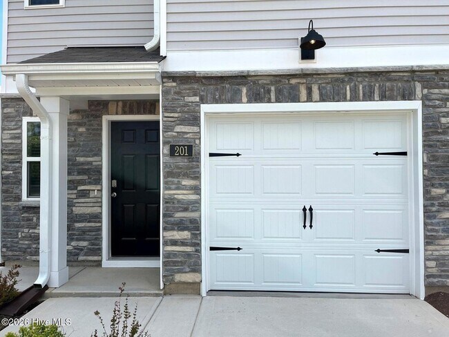 Photo - 201 Maddox Dr