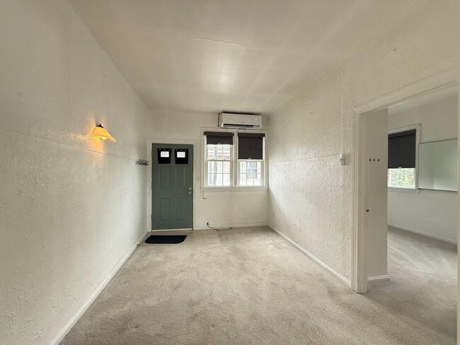 Building Photo - 305 4th Ave Unit 4