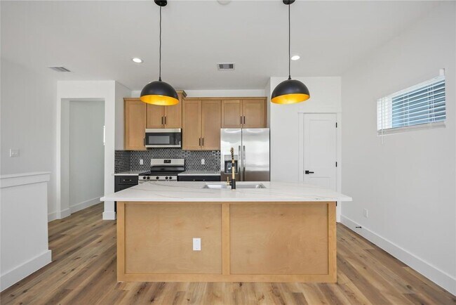 Photo - 8009 Cora St