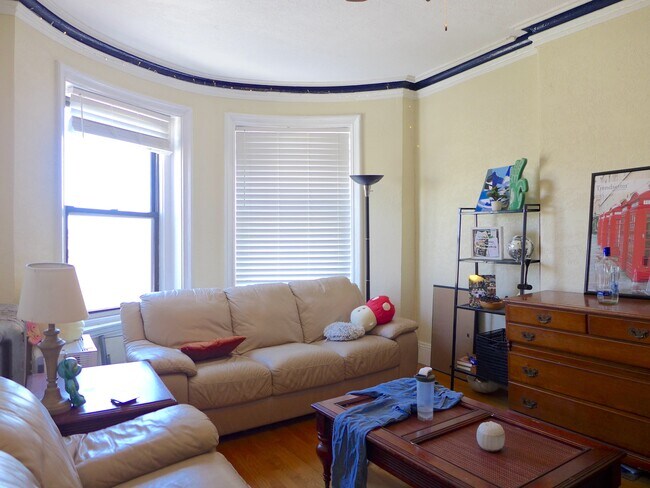 Building Photo - 15 Warwick St Unit 4 Rental