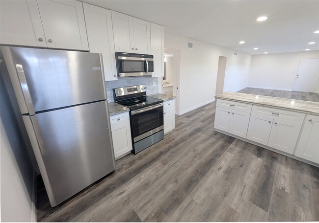 Building Photo - 2101 Fountain View Dr Unit 76