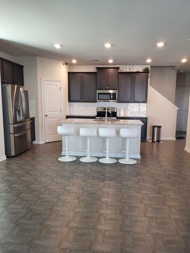 1220 Hawthorne Tr