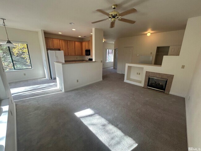 Photo - 900 S Meadows Pkwy Unidad 3224 Rental