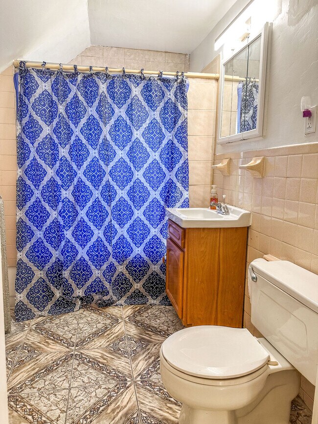 Photo - 8 Morris Cres Unit 3 FL