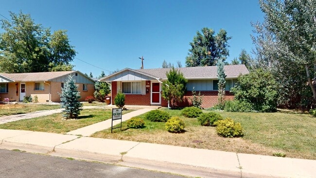Building Photo - Great home in Martin Acres 3/1.5 w flex room!