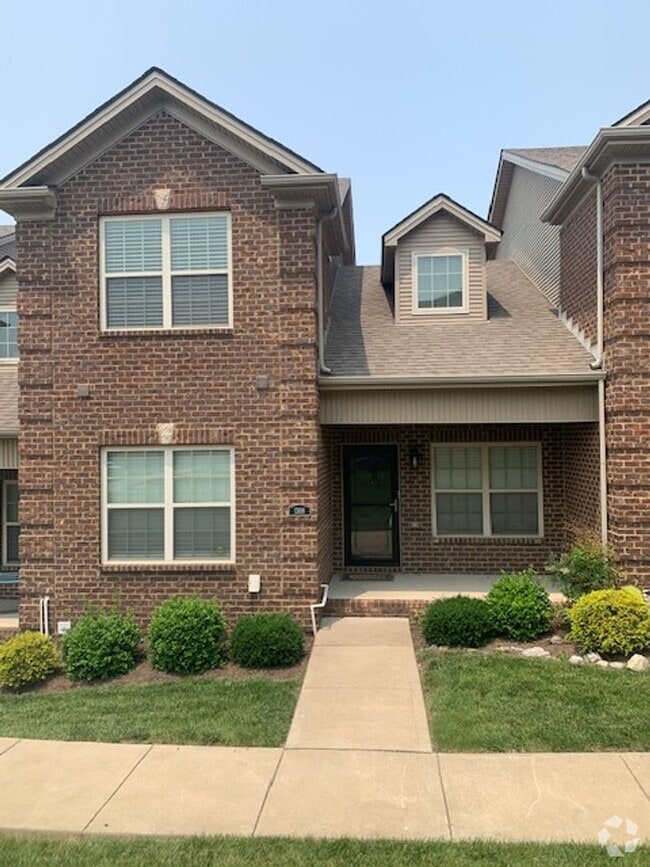 Building Photo - Spacious 2 Story Townhouse in Newtown Spri...