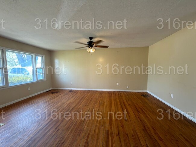 Photo - 520 Linda Ln