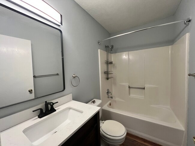 Photo - 909 Hamilton Ave Unit 6