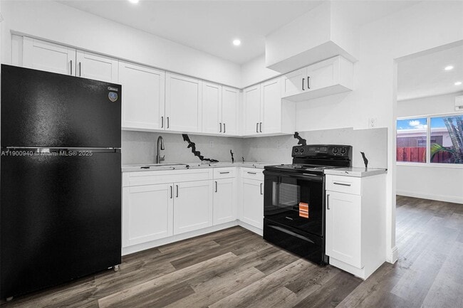 Building Photo - 2212 Roosevelt St Unit 1