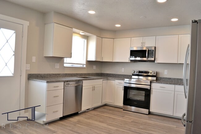 Photo - 1688 N Main St