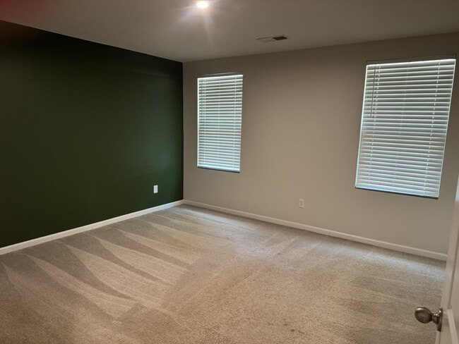Photo - 115 Portchester Ln