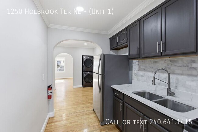 Photo - 1250 Holbrook Terrace NE Unidad ( 1)