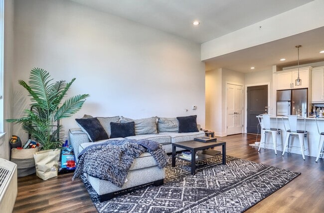 Photo - 110 Market St Unidad 204