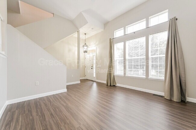 Photo - 1495 Red Cliff Way