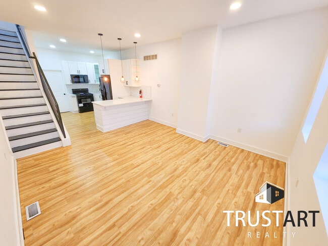 Photo - 3 bedroom house with finished basement in ...