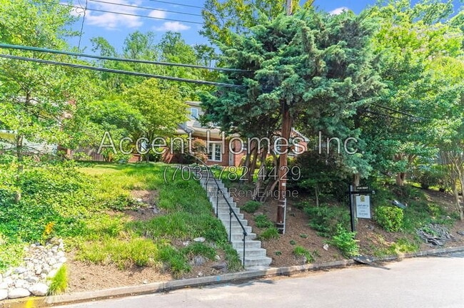 Photo - 813 31st St S