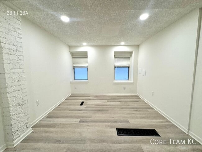Photo - 1413 W 39th St Unit 1412-GE