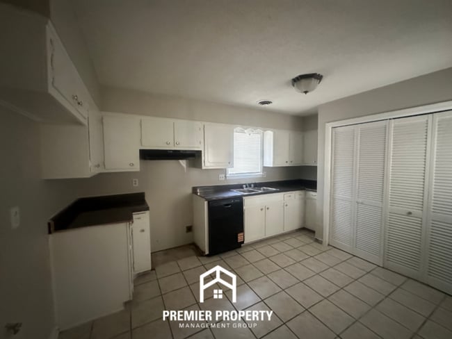 Photo - 6343 Limewood Ave
