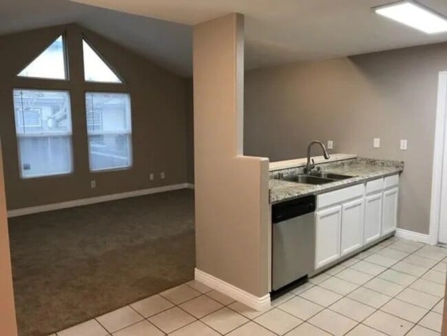 Photo - 1055 Vermont Ave