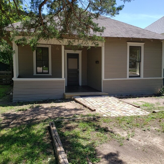 Photo - 1017 W 4th St Casa