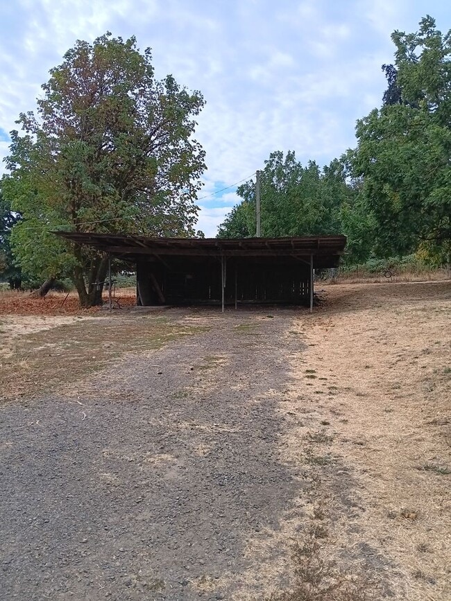 Photo - Beautiful Secluded Farmhouse & Shop is Ava...