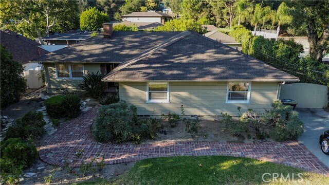 Building Photo - 2741 E Glenoaks Blvd Rental