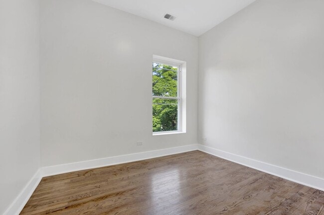 Photo - 4927 S Prairie Ave