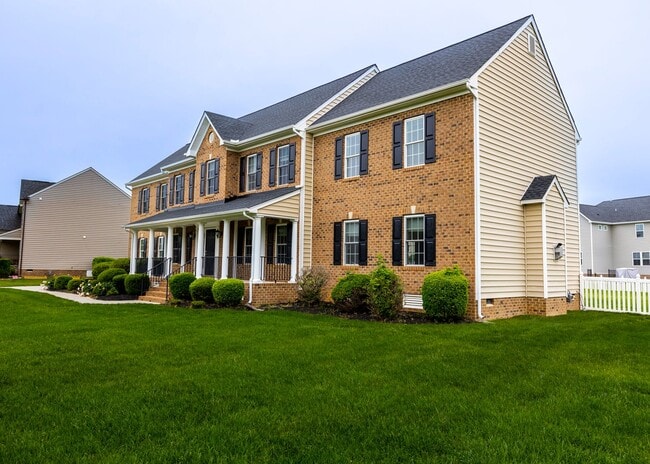 Photo - Huge house with vaulted ceilings and fenced in rear yard