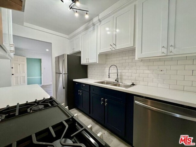 Photo - 1836 N Edgemont St Unit #2