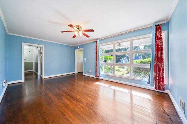 Photo - Cozy 4-Bedroom 2 bath home. MOVE -IN BY 12/31 AND RECEIVE HALF OFF FIRST MONTH'S RENT!!!!!!!