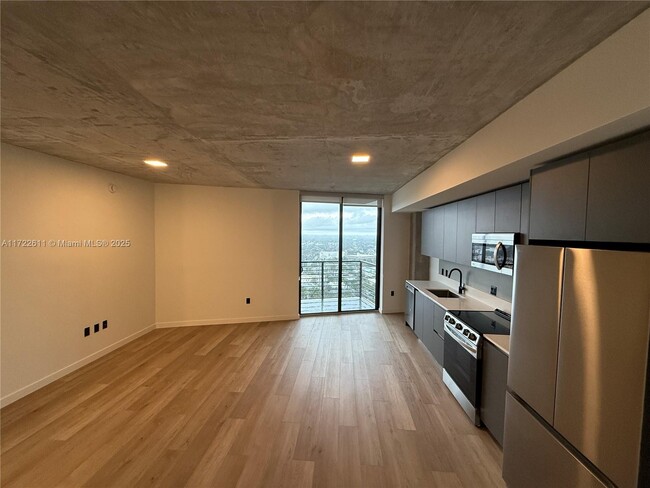 Building Photo - 307 SW 5th St Unit 2415 Rental