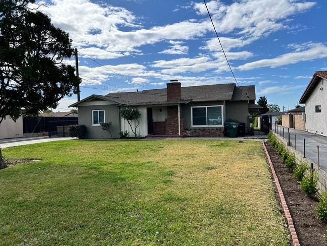 350 W 3rd St