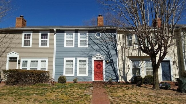 Building Photo - 1366 E Masonic Dr Rental